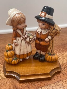 Vintage 1970s/1980s Ceramic Pilgrim Boy Girl Thanksgiving Figurine Hand-Painted